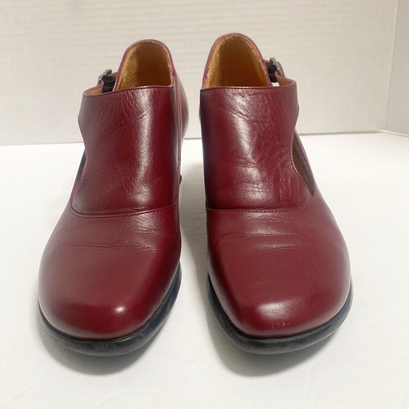 John Fluevog | Wearever Gracias side buckle shoe with cutout - Picture 5 of 17